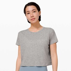 Lululemon Cates Tee Cropped T-Shirt Heathered Core Light Grey size 8 #115